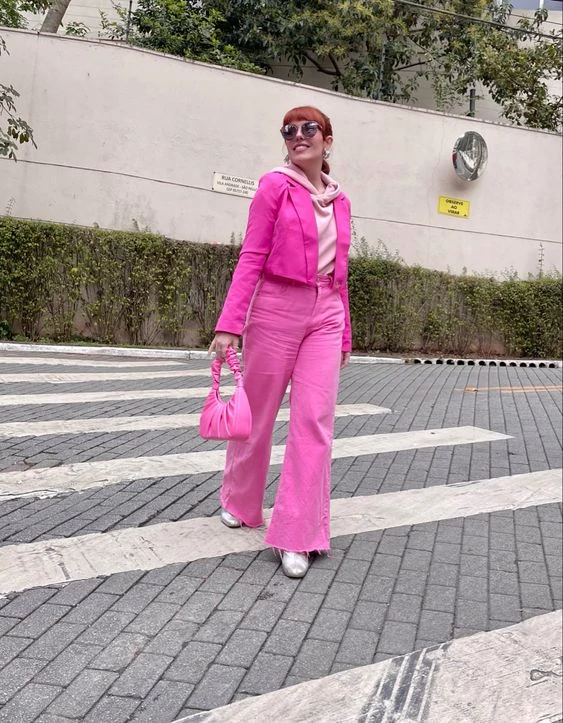 Look barbiecore casual