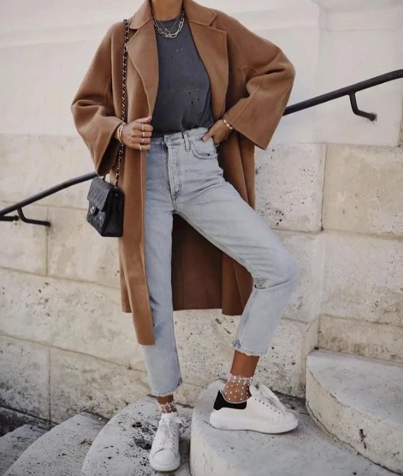 Los mejores looks con colores neutros según el street style