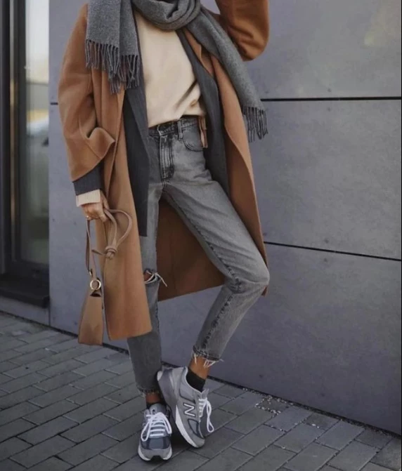 Los mejores looks con colores neutros según el street style