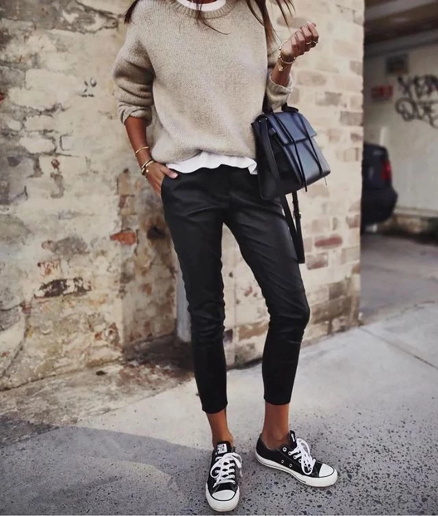 Los mejores looks con colores neutros según el street style