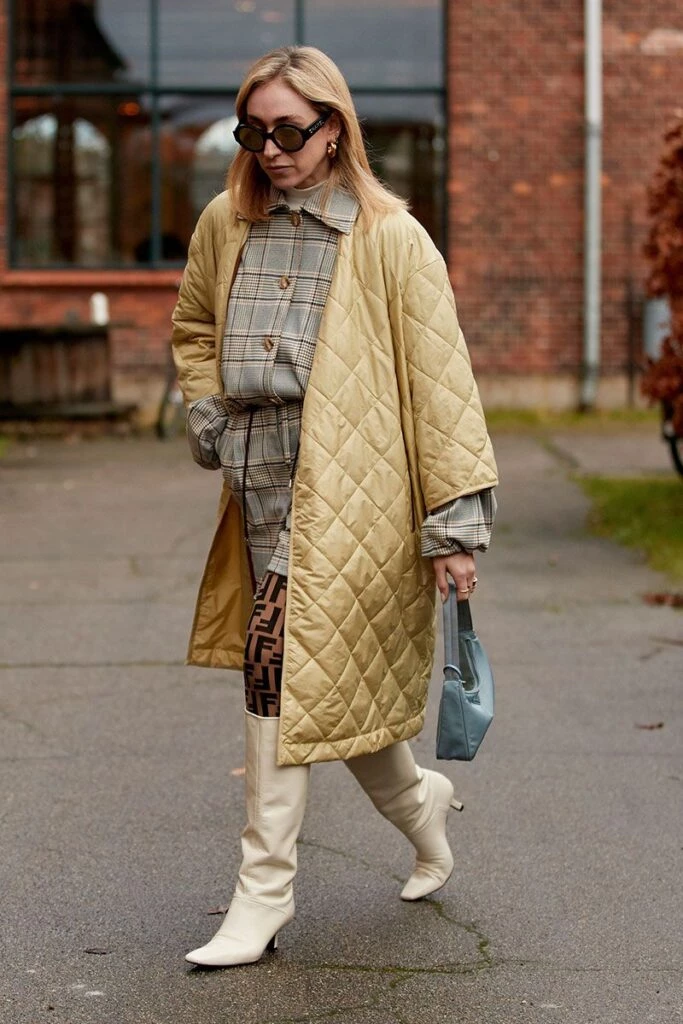 Los mejores looks con colores neutros según el street style