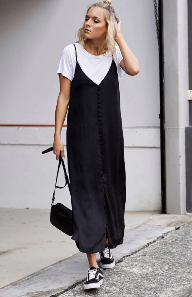 Los vestidos también se usan este invierno 2023. Foto: Pinterest.