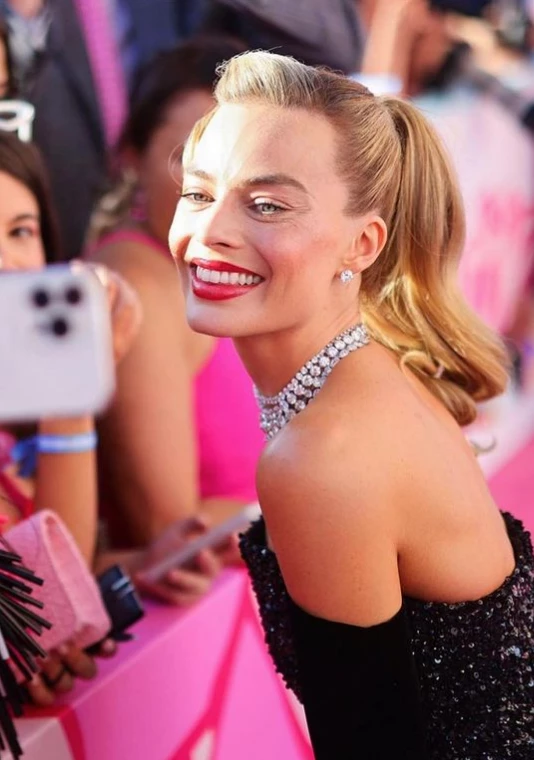 Margot Robbie ponytail