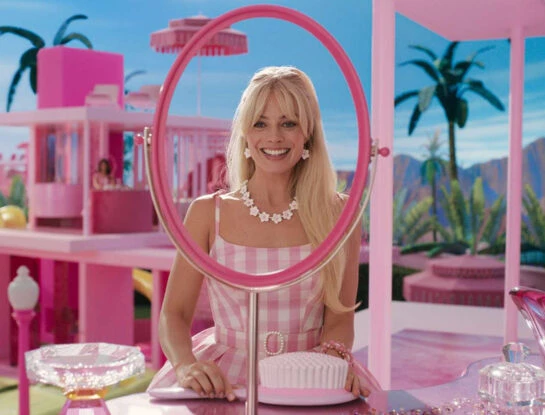 Margot Robbie sobre "Barbie": "Me sorprendió que Mattel nos dejara burlarnos de ellos"