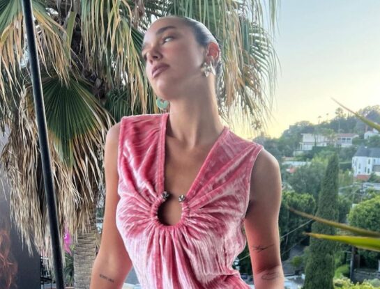 Así fue el look barbiecore de Dua Lipa en la previa del estreno de Barbie