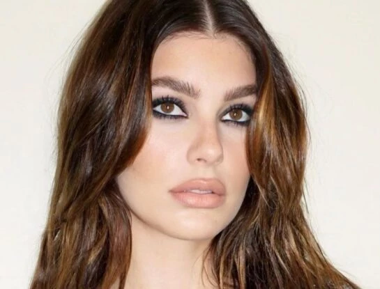 El increíble look Chanel de Camila Morrone en París