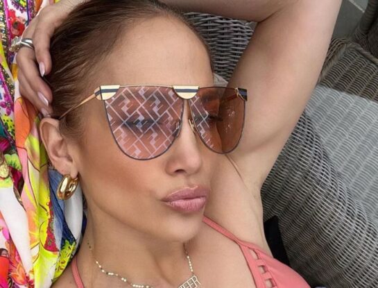 Jennifer Lopez sorprende con su nail art con un 'guiño' a los latinos