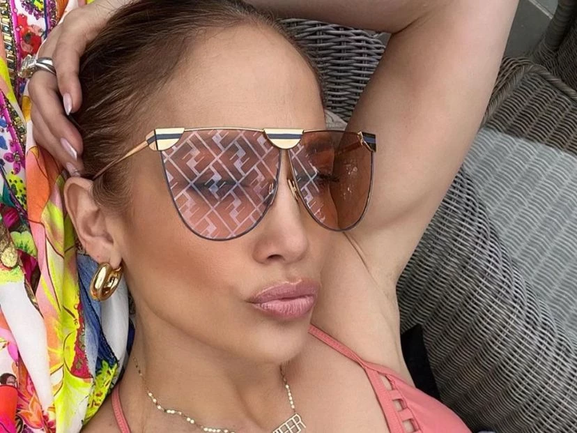 Jennifer Lopez manicuría