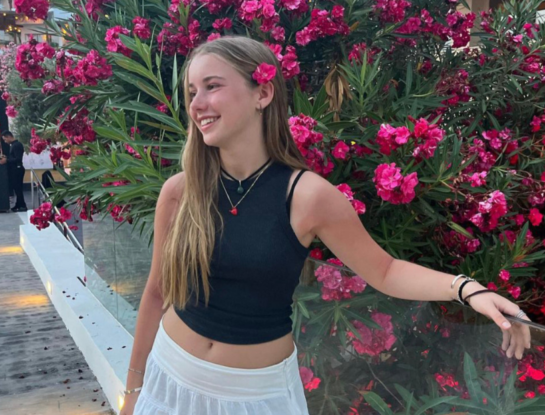 El look preppy de Taína Gravier en España 