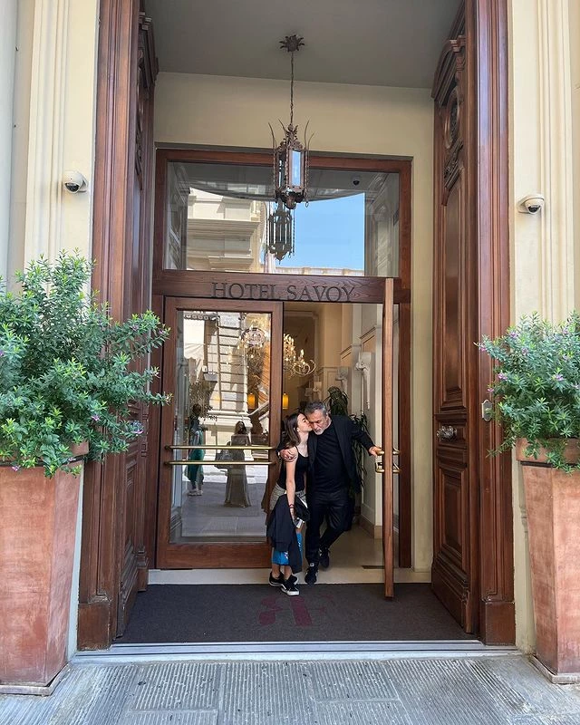 Vero Lozano compartió una foto de su hija y su esposo en Italia