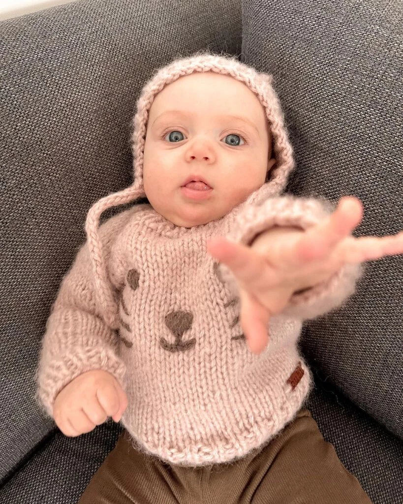 Vita, la hija de Cande Ruggeri, con tierno look abrigado