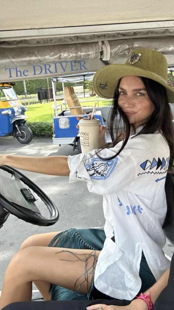 Zaira Nara apostó por un look muy fashionista en Tailandia. Foto: Instagram.