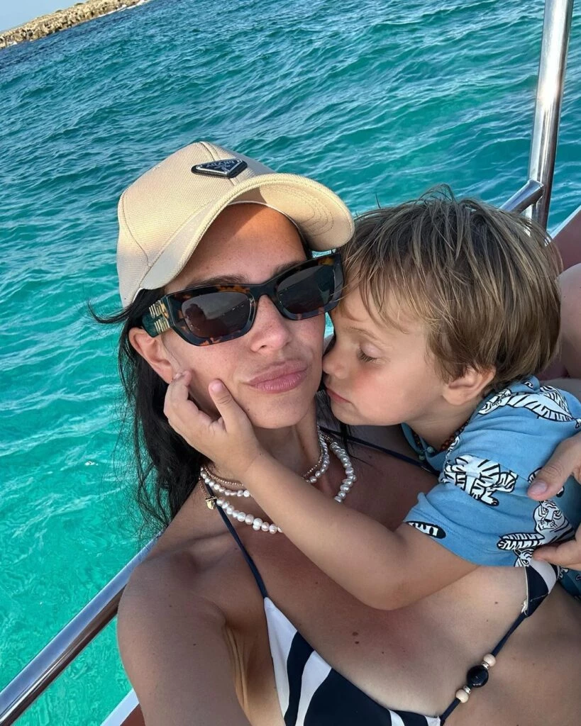 Zaira Nara de vacaciones con sus hijos en España