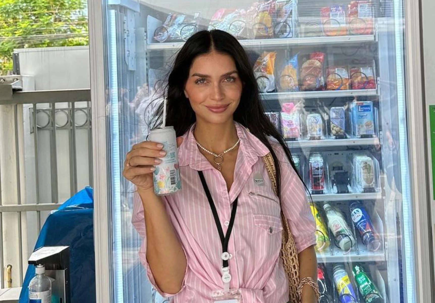 Zaira Nara eligió un look street style para recorrer Bangkok