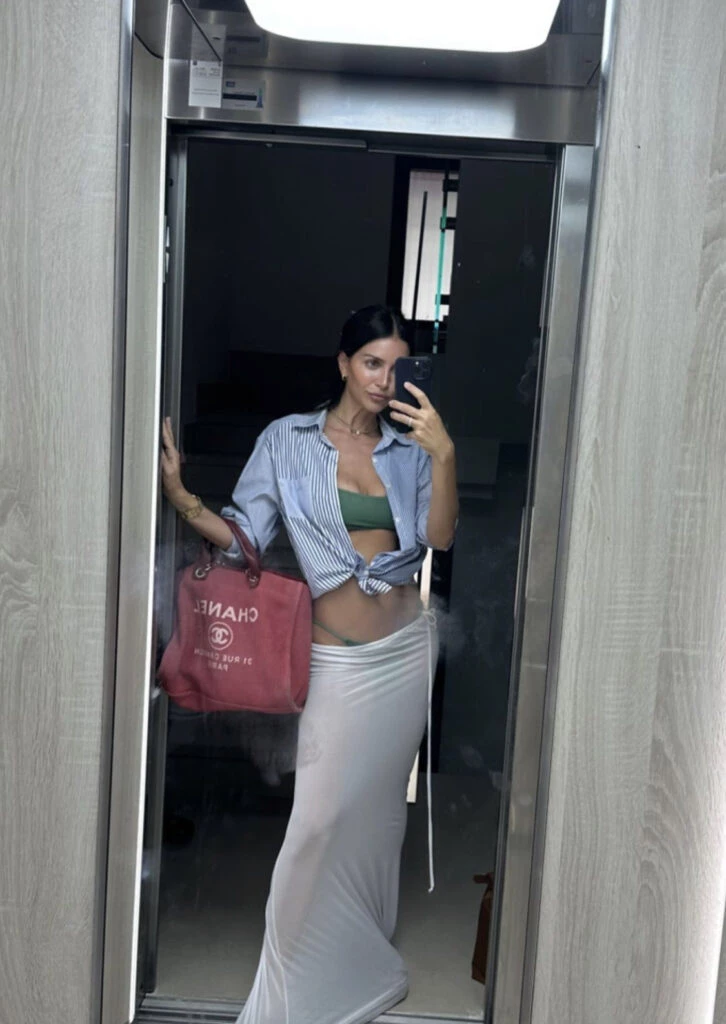 Zaira Nara en Ibiza con un look muy fashionista. Foto: Instagram.