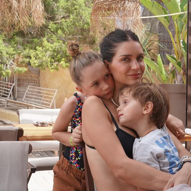 Zaira Nara junto a sus hijos en Ibiza