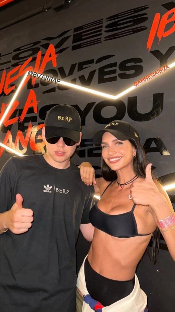 Zaira Nara posó con Bizarrap en Ibiza