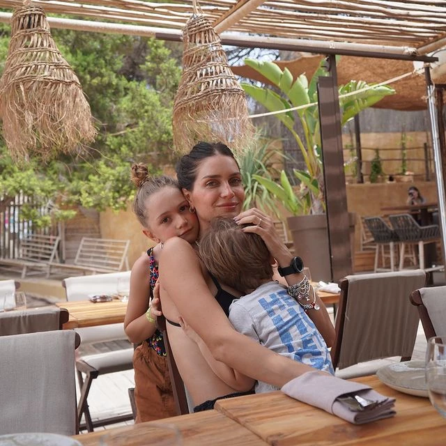 Zaira Nara y sus hijos en Ibiza