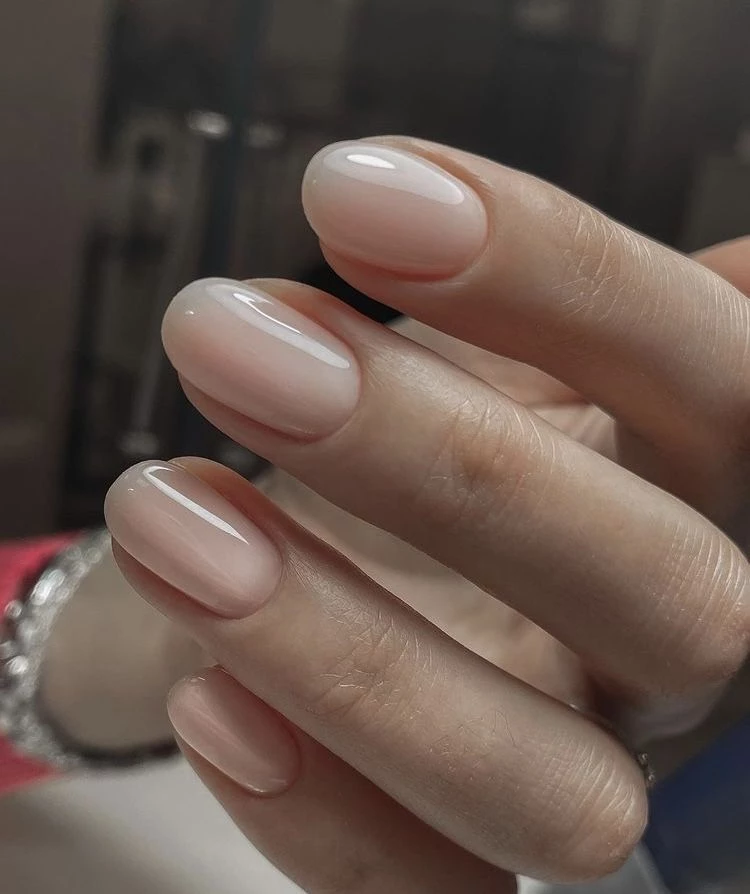 clean girl nails uñas minimalistas