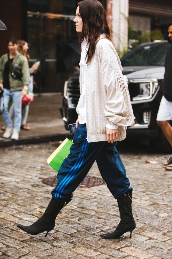 como sumar items deportivos a tus looks de la semana