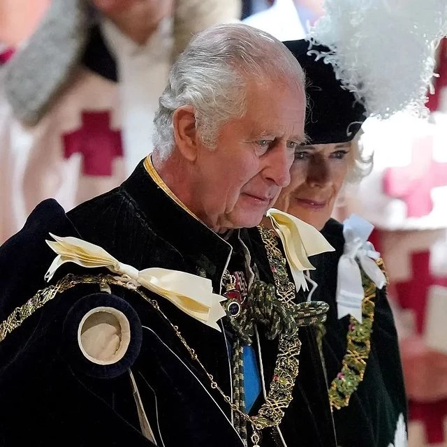 el look tradicional de camilla en la coronacion de carlos III 