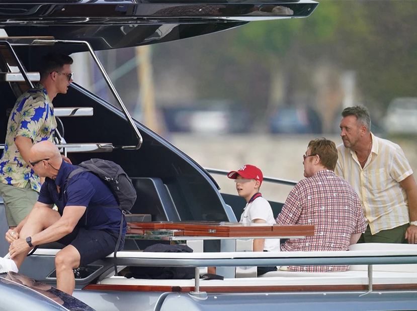 elton john y flia de vacaciones
