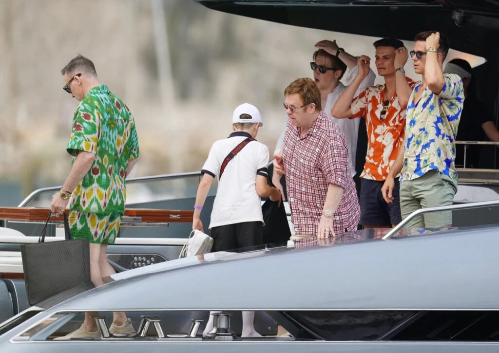 elton john y flia de vacaciones