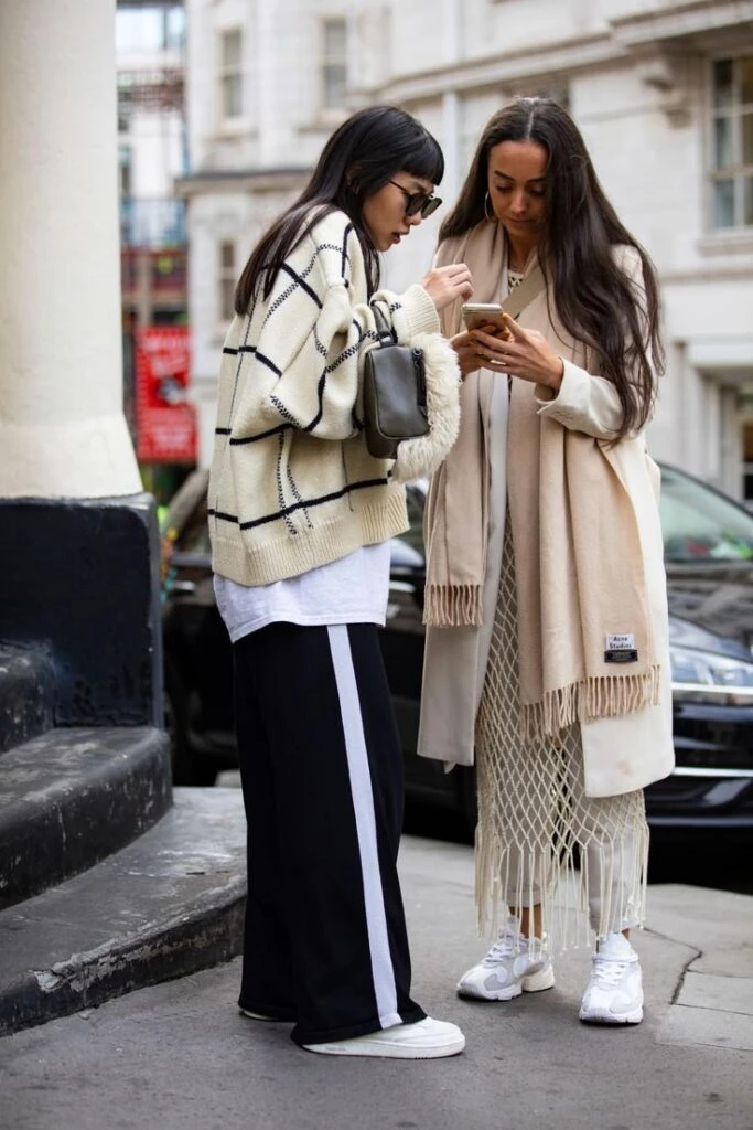 los mejores looks en capas para organizar la semana con basicos 