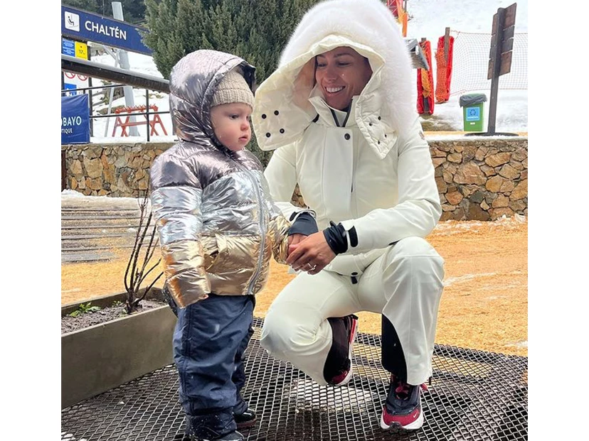 pampita y ana garcia moritan en la nieve