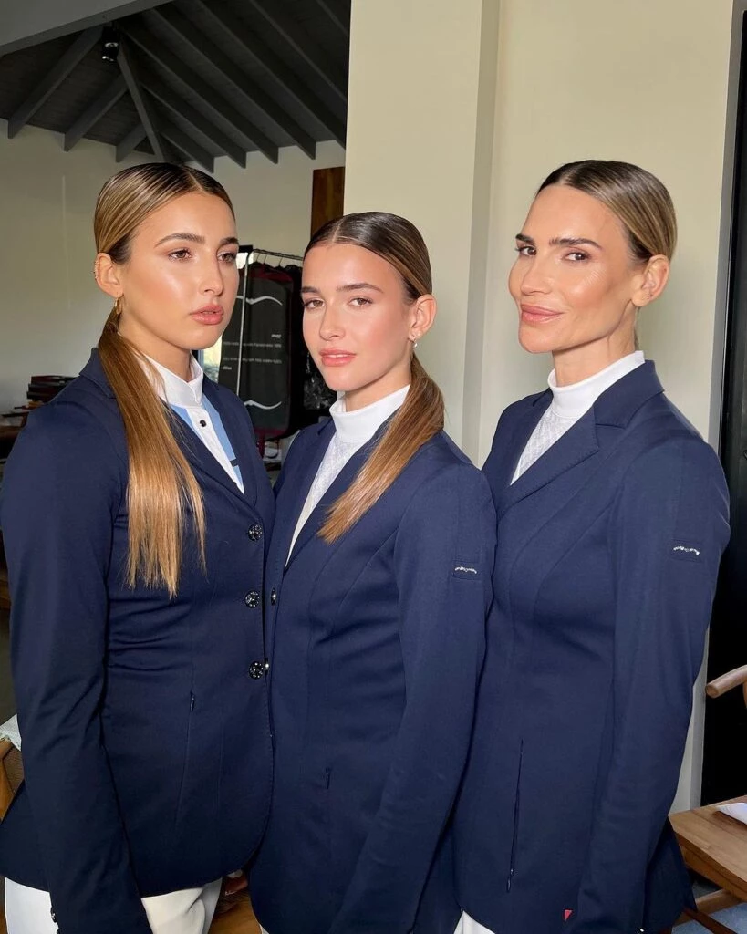 María Vázquez y sus hijas Mia y Myla