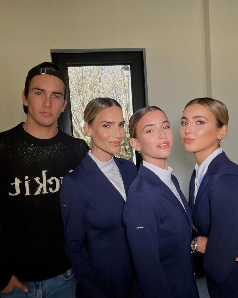 María Vázquez y sus hijos Poroto, Mia y Myla