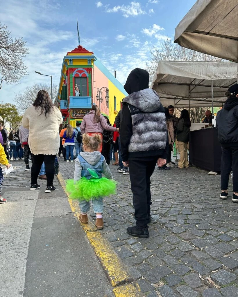 Ana García Moritán luce el ítem de moda infantil más divertido e ideal para salir a pasear