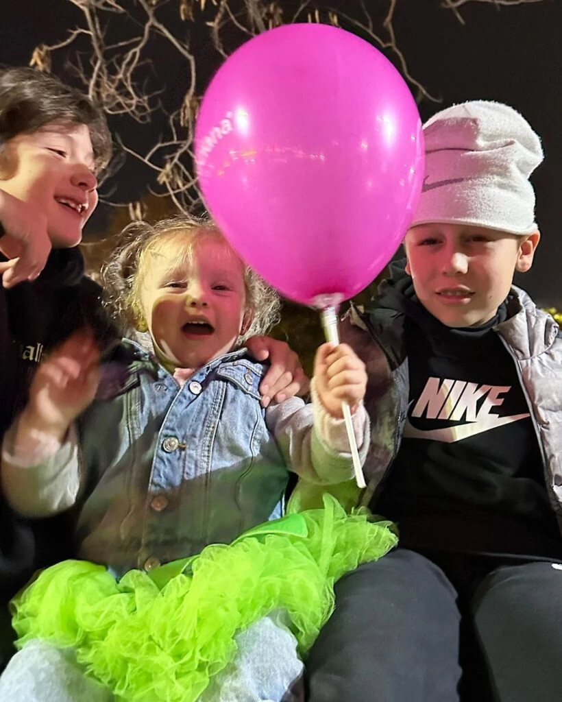 Ana García Moritán luce el ítem de moda infantil más divertido e ideal para salir a pasear