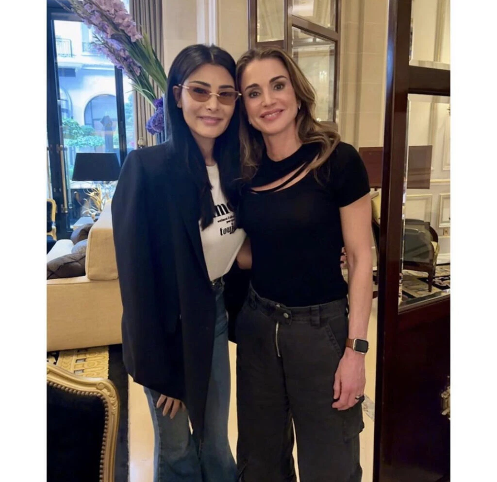 Así es el look Y2K de Rania de Jordania