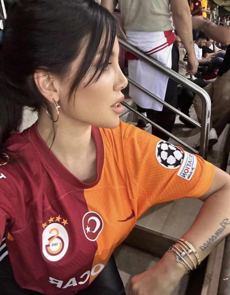 Así es el look athleisure de Wanda Nara para ir a la cancha. Foto: Instagram.