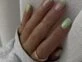 Así es el verde palta, el color que protagonizará las manicuras esta primavera