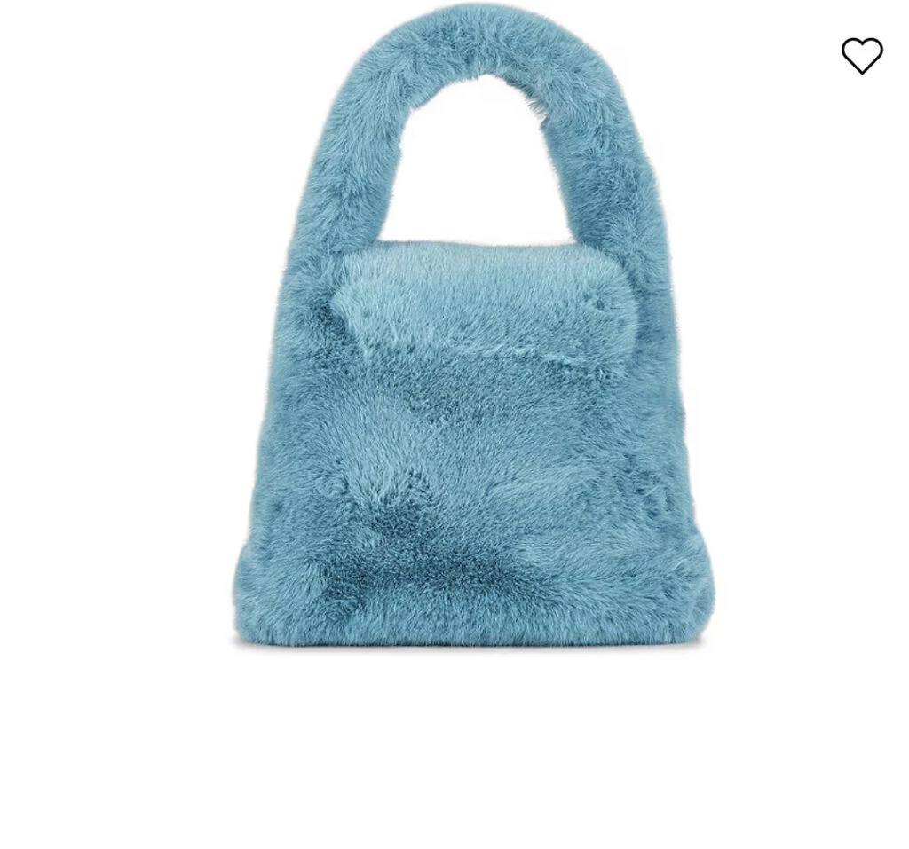 Así es la exclusiva cartera que Mica Tinelli usó en un evento. Foto: Instagram.