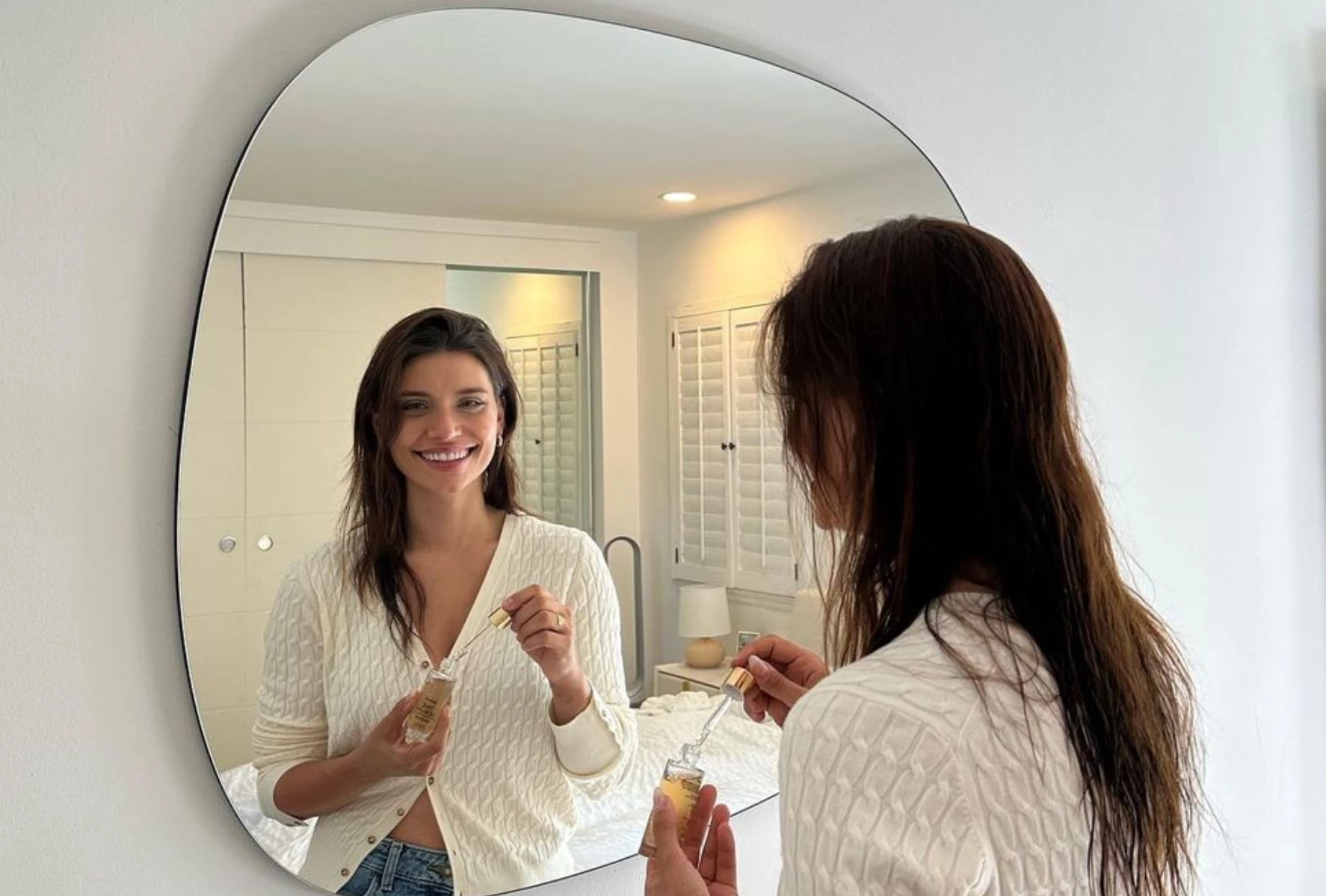 Así es la moderna y luminosa habitación de Eva de Dominici