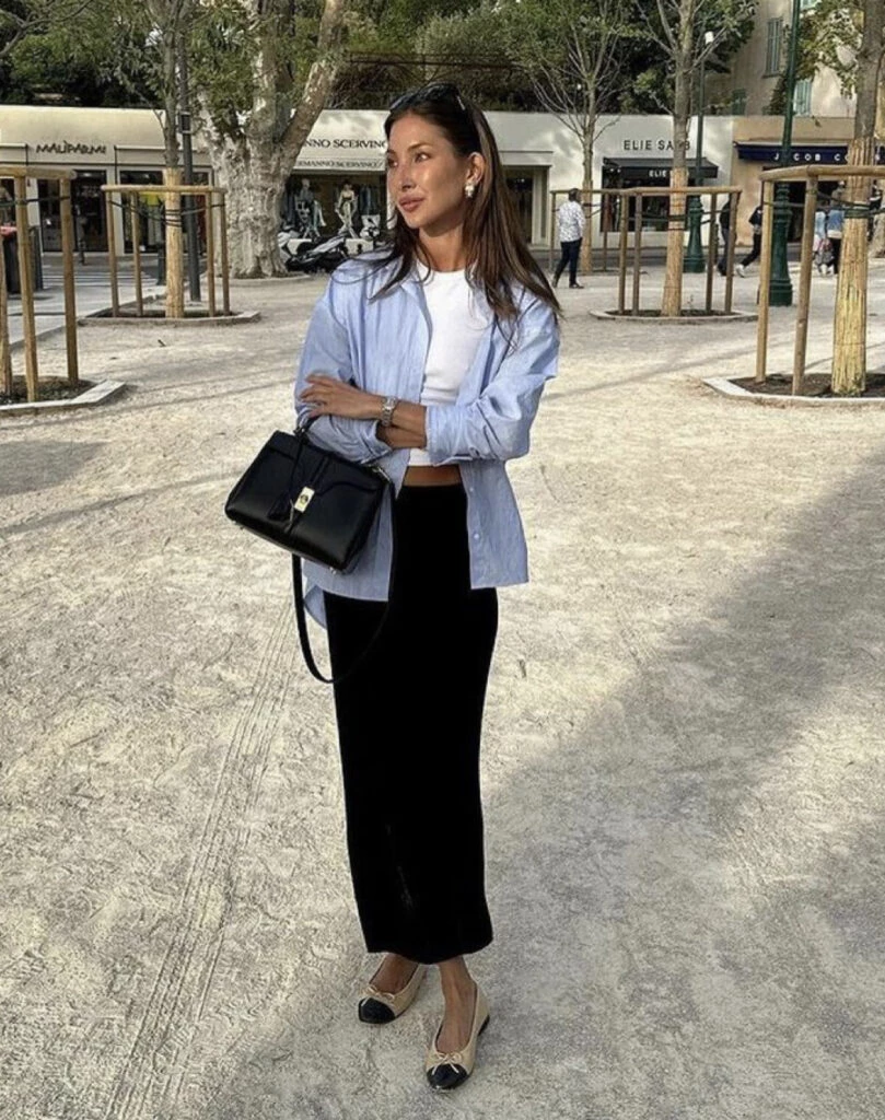 Así se usa la camisa celeste este invierno 2023. Foto: Pinterest.