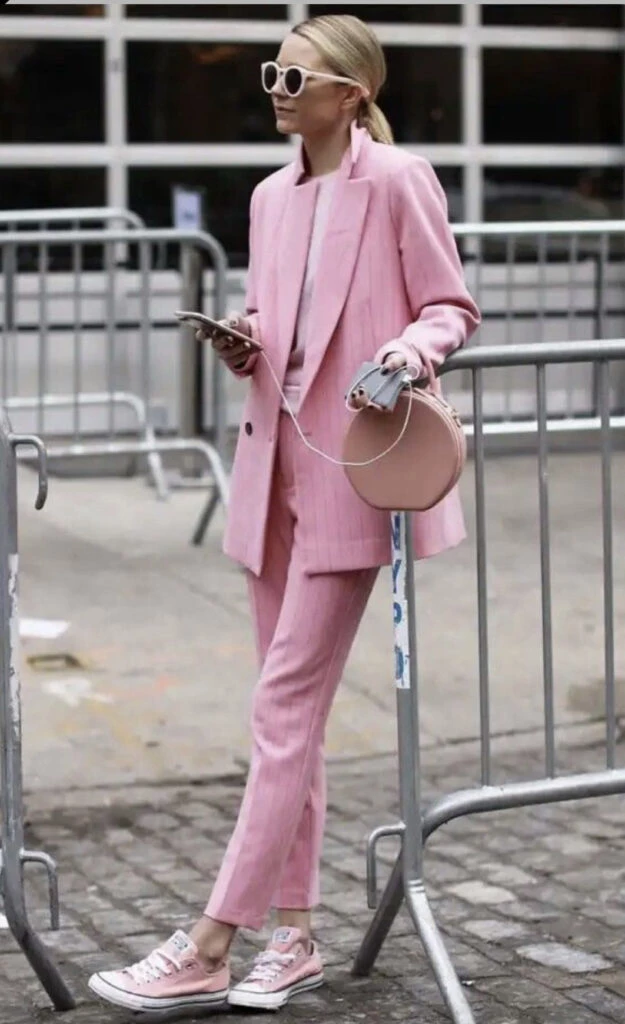 Así se usan los trajes sastreros este invierno 2023. Foto: Pinterest.