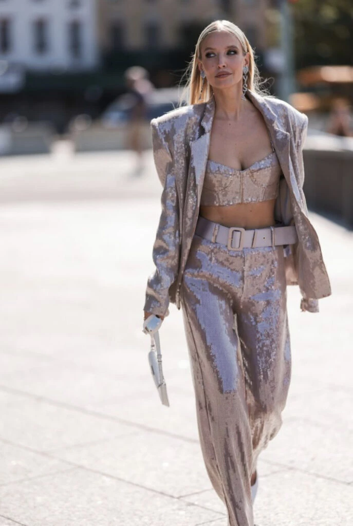 Así se usan los trajes sastreros este invierno 2023. Foto: Pinterest.