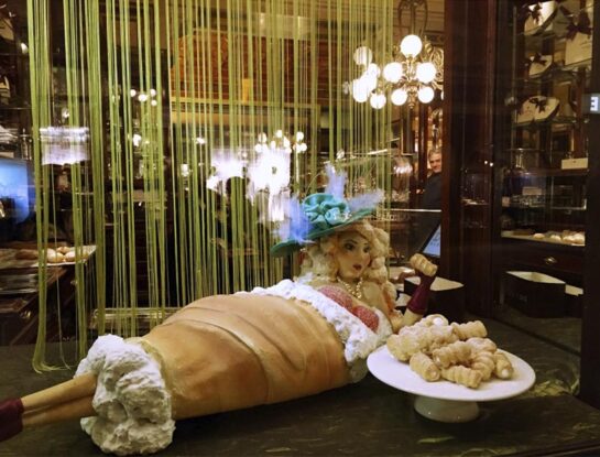 Bajo los cielos del mundo: Viena, un viaje entre palacios y cafés