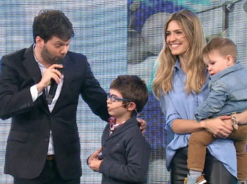 Guido Laczka y Soledad Rodríguez con Romeo y con Benjamín en 2017.
