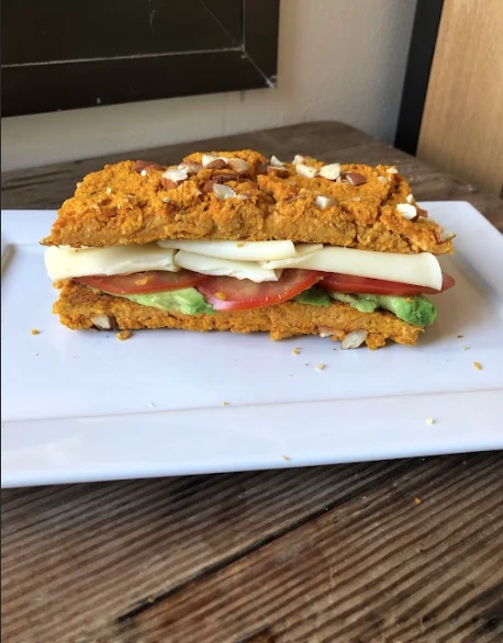 Sandwich con pan de zanahoria