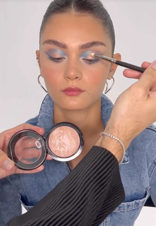 Cómo lograr la tendencia washed jeans en los ojos