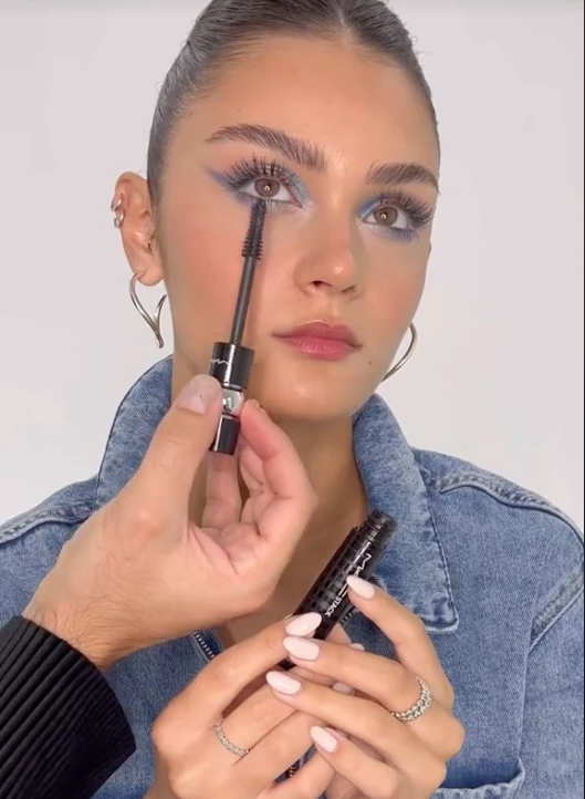 Cómo lograr la tendencia washed jeans en los ojos