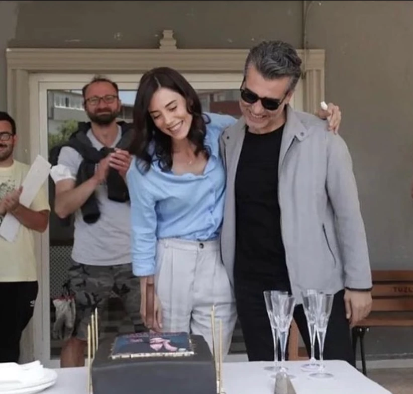 Caner Cindoruk en el backstage de Traicionada