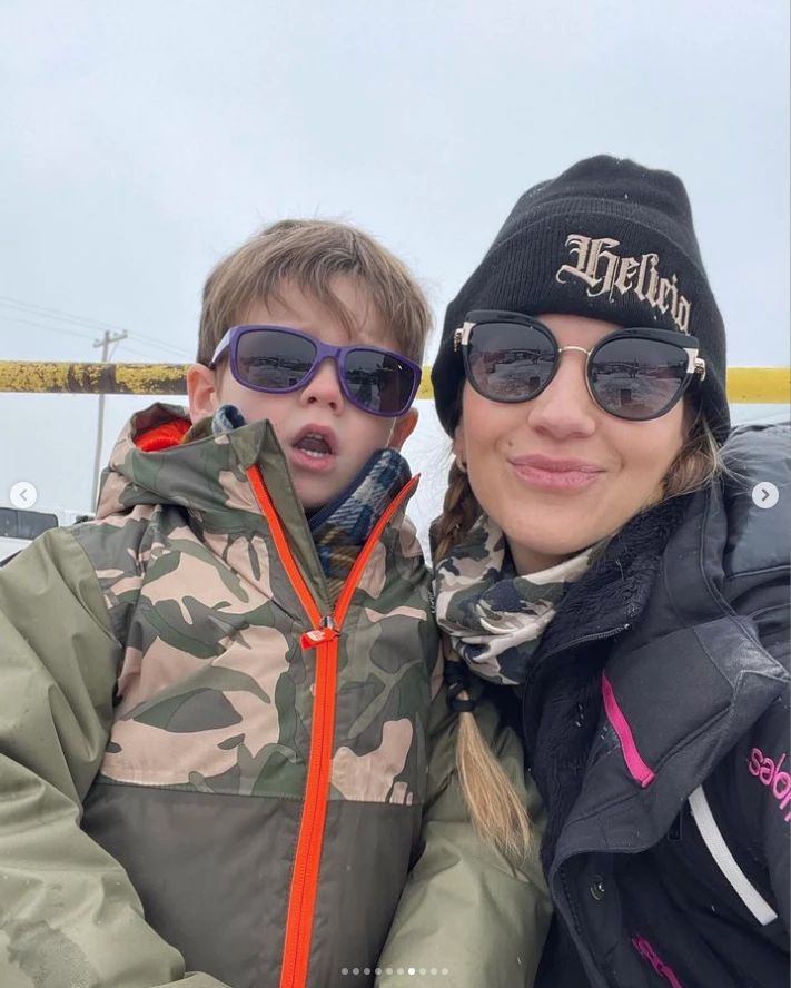 Marcela Kloosterboer de vacaciones en el sur con sus hijos Juana y Otto