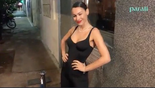 Pampita posó antes de entrar a La Fernetería