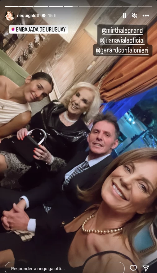 Mirtha Legrand, Juana Viale y Nequi Galotti con Gerard Confalonieri en la embajada de Uruguay